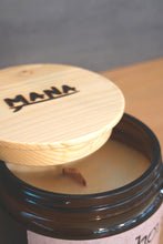 Load image into Gallery viewer, Candle "Ohana" - coconut, palm leaf, vanilla